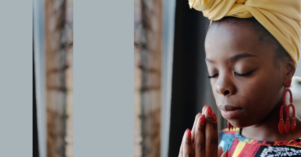 Image de femme priant